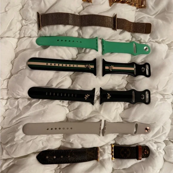 Apple Watch with Gold Band - Picture 2 of 12